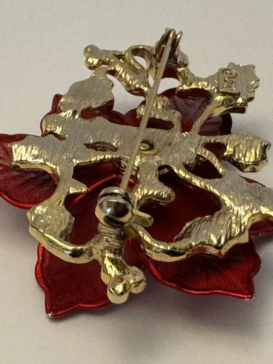 Kenneth Cole Red Poinsettia Brooch Pin Gold-Tone Accents Berry Detail Christmas - Picture 8 of 9